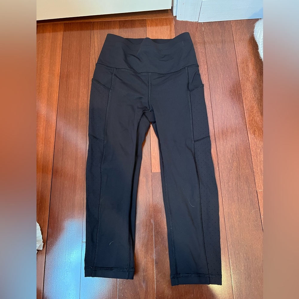 Black cropped Lululemon leggings